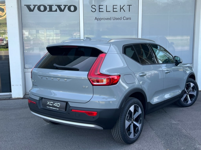 VOLVO XC40 B3 Benzin Mild Hybrid XCITE – Bild 2