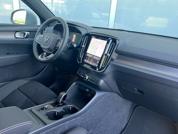 VOLVO XC40 B3 Benzin Mild Hybrid XCITE – Bild 3
