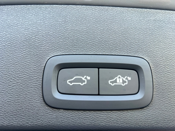 VOLVO XC40 B3 Benzin Mild Hybrid XCITE – Bild 22