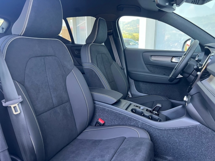 VOLVO XC40 B3 Benzin Mild Hybrid XCITE – Bild 4