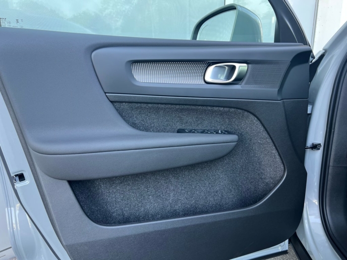 VOLVO XC40 B3 Benzin Mild Hybrid XCITE – Bild 9
