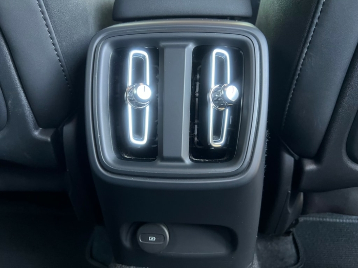 VOLVO XC40 Recharge E80 Plus AWD – Bild 6