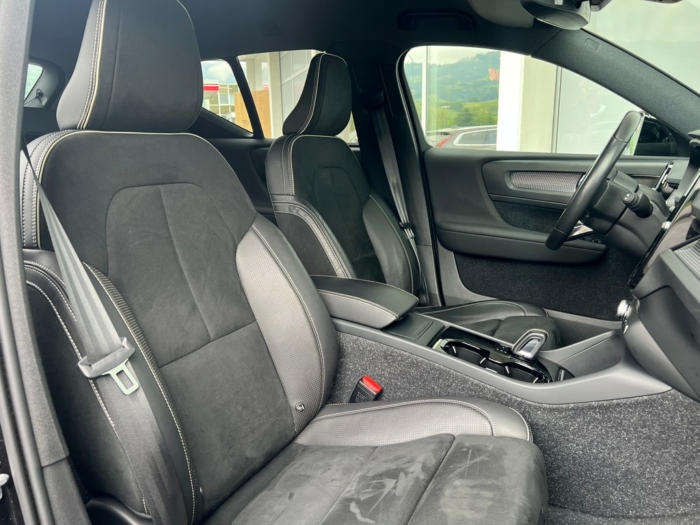 VOLVO XC40 Recharge P8 Twin AWD Pro – Bild 4