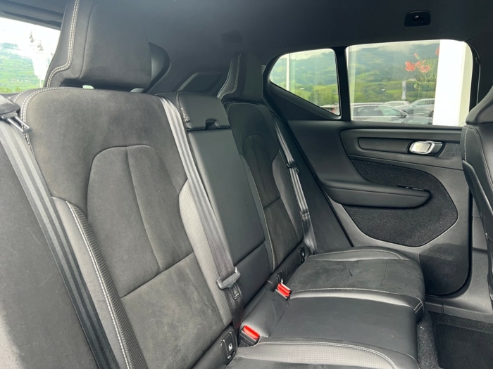VOLVO XC40 Recharge P8 Twin AWD Pro – Bild 6
