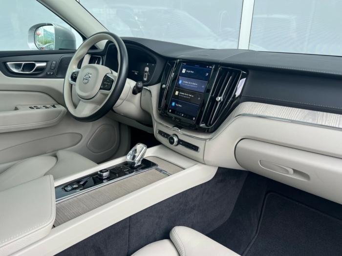 VOLVO XC60 T6 eAWD Inscription Geartronic – Bild 3