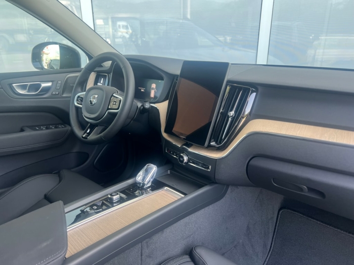 VOLVO XC60 T6 eAWD Plus Dark Geartronic – Bild 3