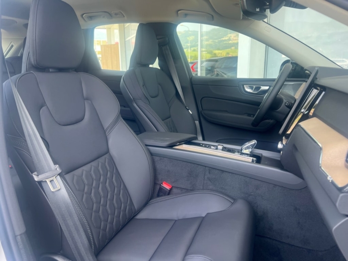 VOLVO XC60 T6 eAWD Plus Dark Geartronic – Bild 4