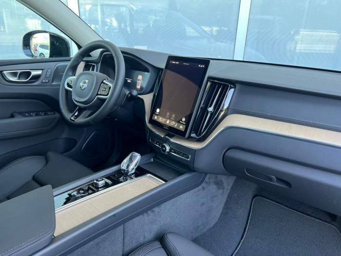 VOLVO XC60 T6 eAWD Ultra Dark Geartronic – Bild 3