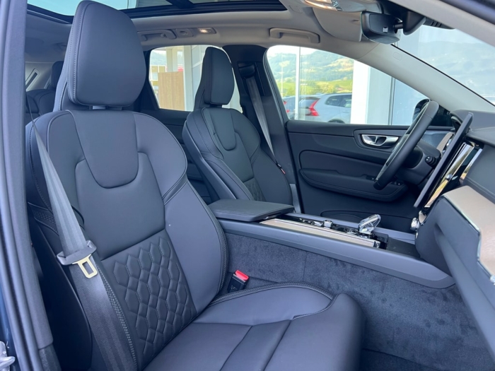 VOLVO XC60 T6 eAWD Ultra Dark Geartronic – Bild 4