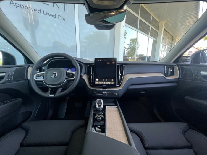 VOLVO XC60 T6 eAWD Ultra Dark Geartronic – Bild 8